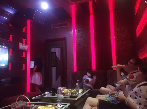 佰富彩90后俊男靓女集体出动，唱翻全场！